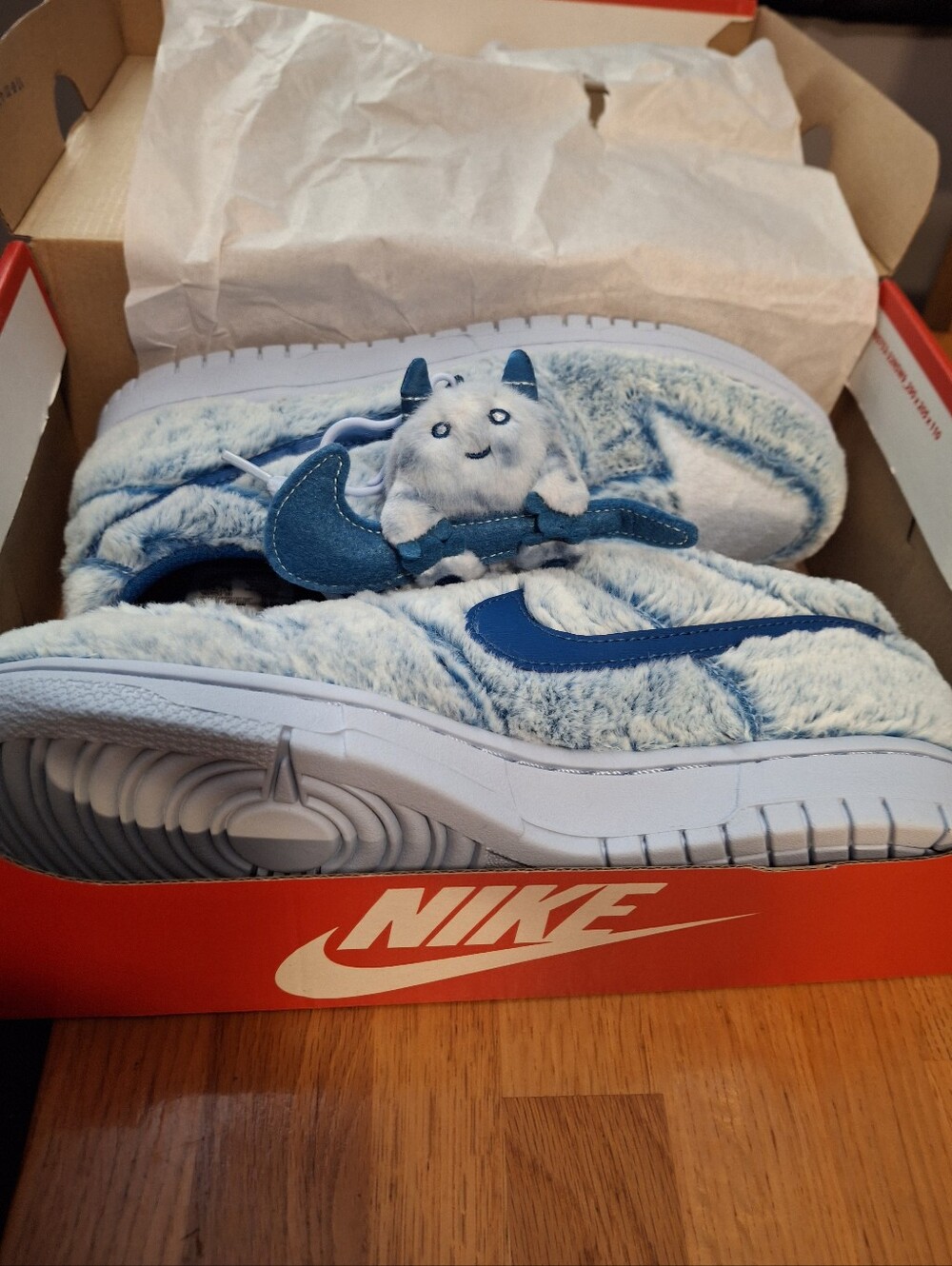 Nike Dunk Low ( BG) Abominable Snowman NIB - Picture 8 of 16